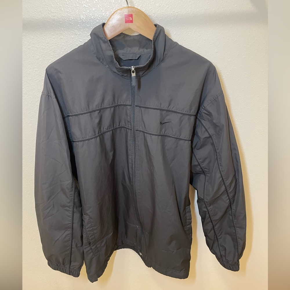 Nike mens windbreaker. L